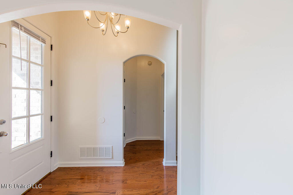 2800 S Cherry Drive Southaven,MS 38672 CryeLeike